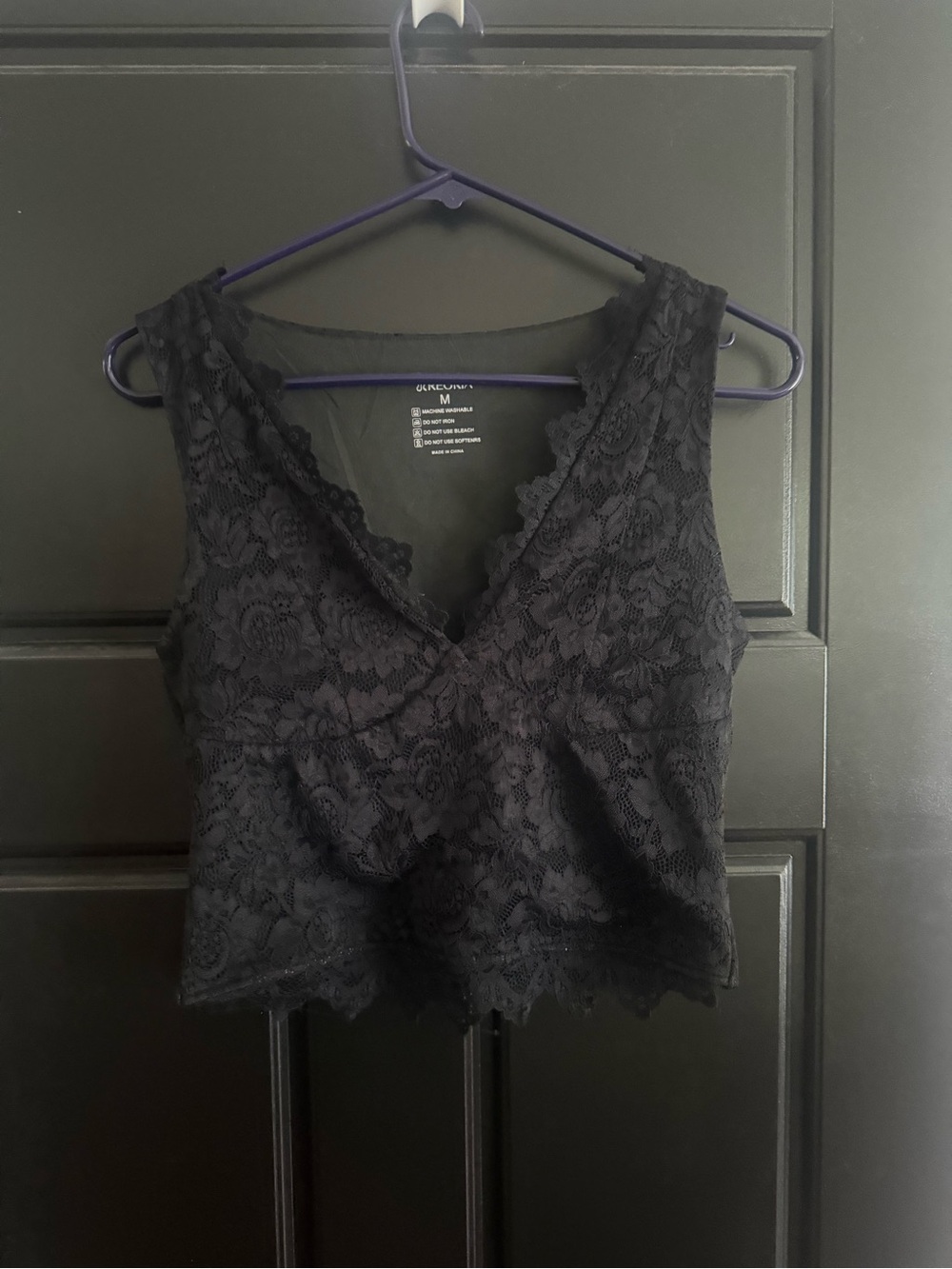 REORIA Black Lace V-Neck Cropped Tank Top